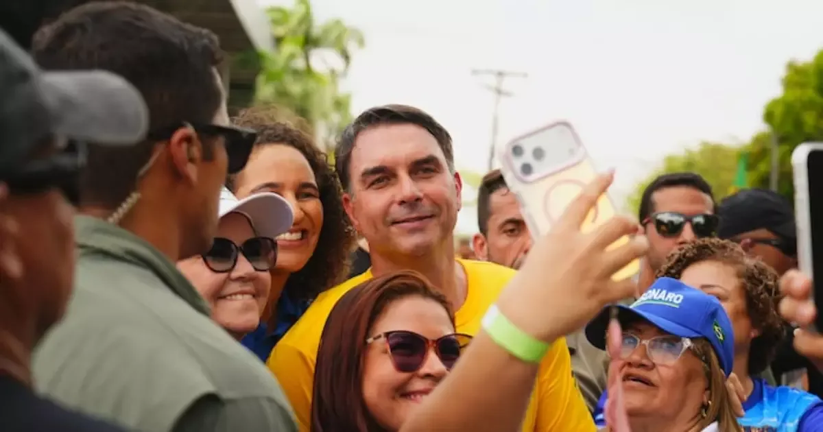 Flávio Bolsonaro diz que mudará composição do STF se vencer eleição