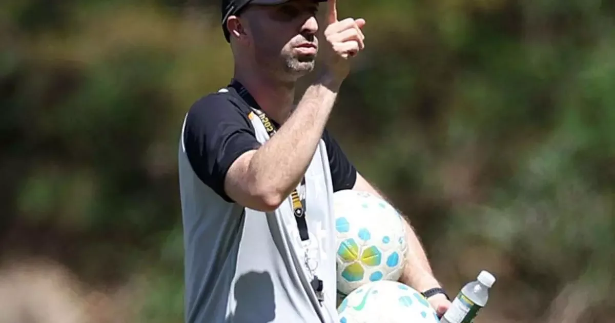 Botafogo mantém Rodrigo Bellão e avalia futuro do interino