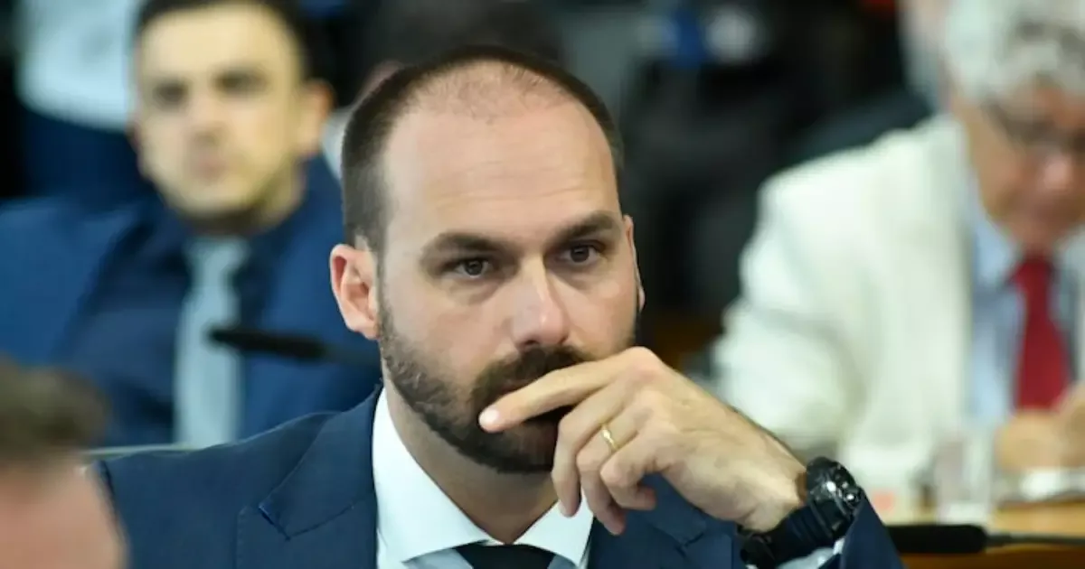 Eduardo Bolsonaro é demitido da Polícia Federal por abandono de cargo