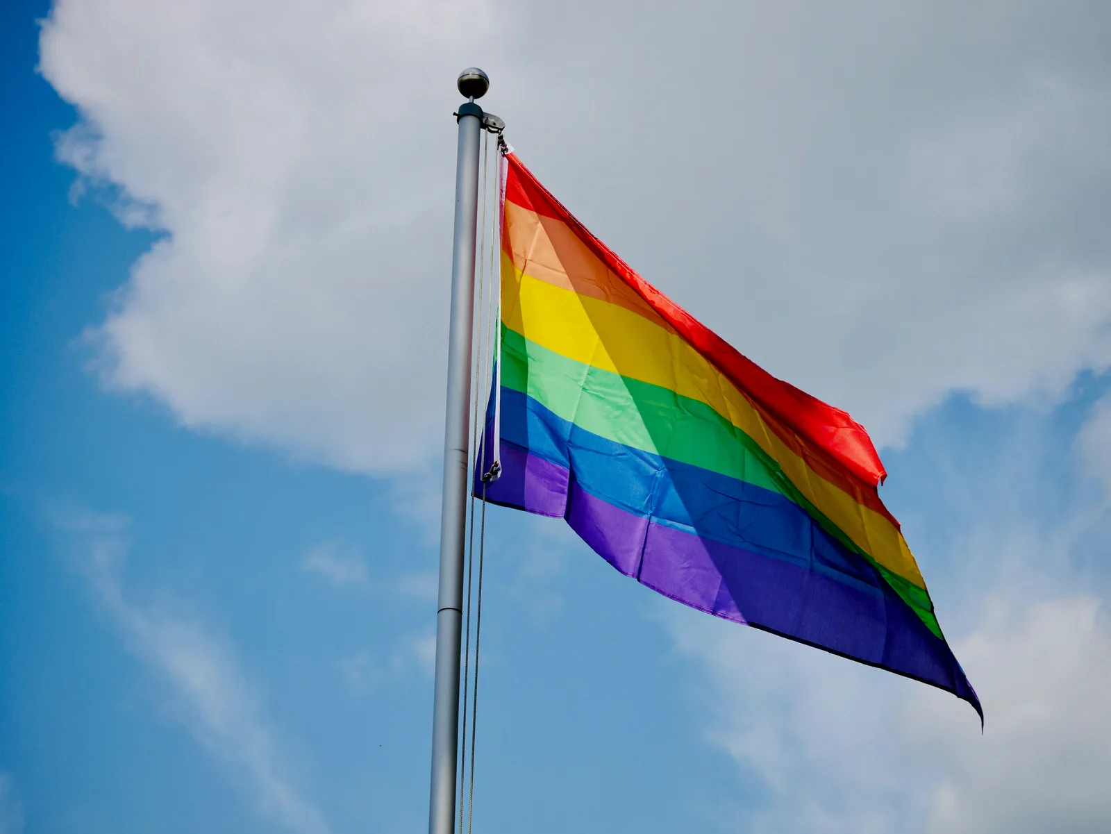 MP denuncia homem por homofobia e perseguição contra síndico em Porto Alegre