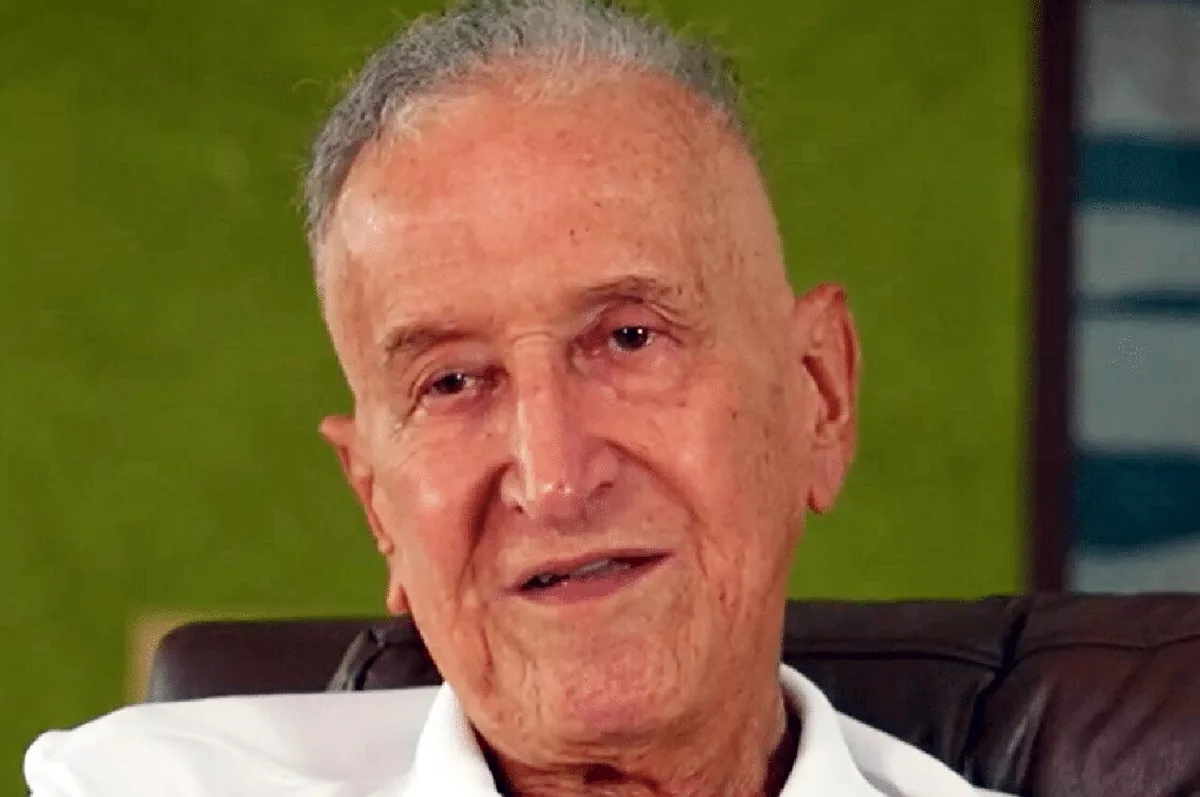 Carlos Alberto Parreira deixa hospital após 80 dias de internação