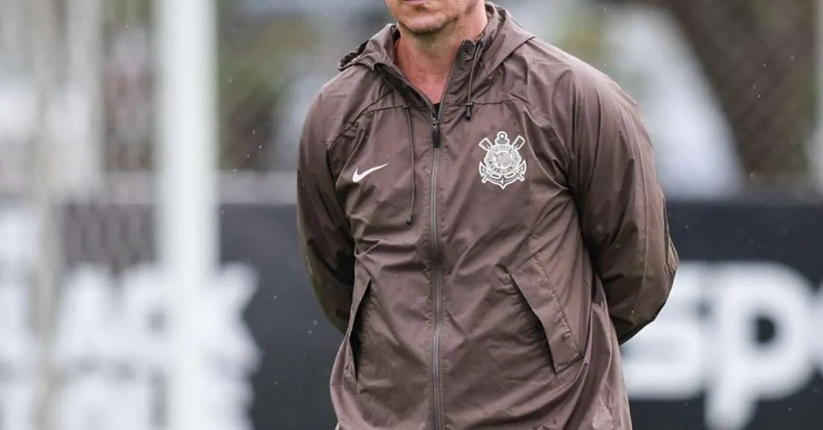 Marcelo Paz mantém Fernando Diniz no Corinthians após queda na Libertadores