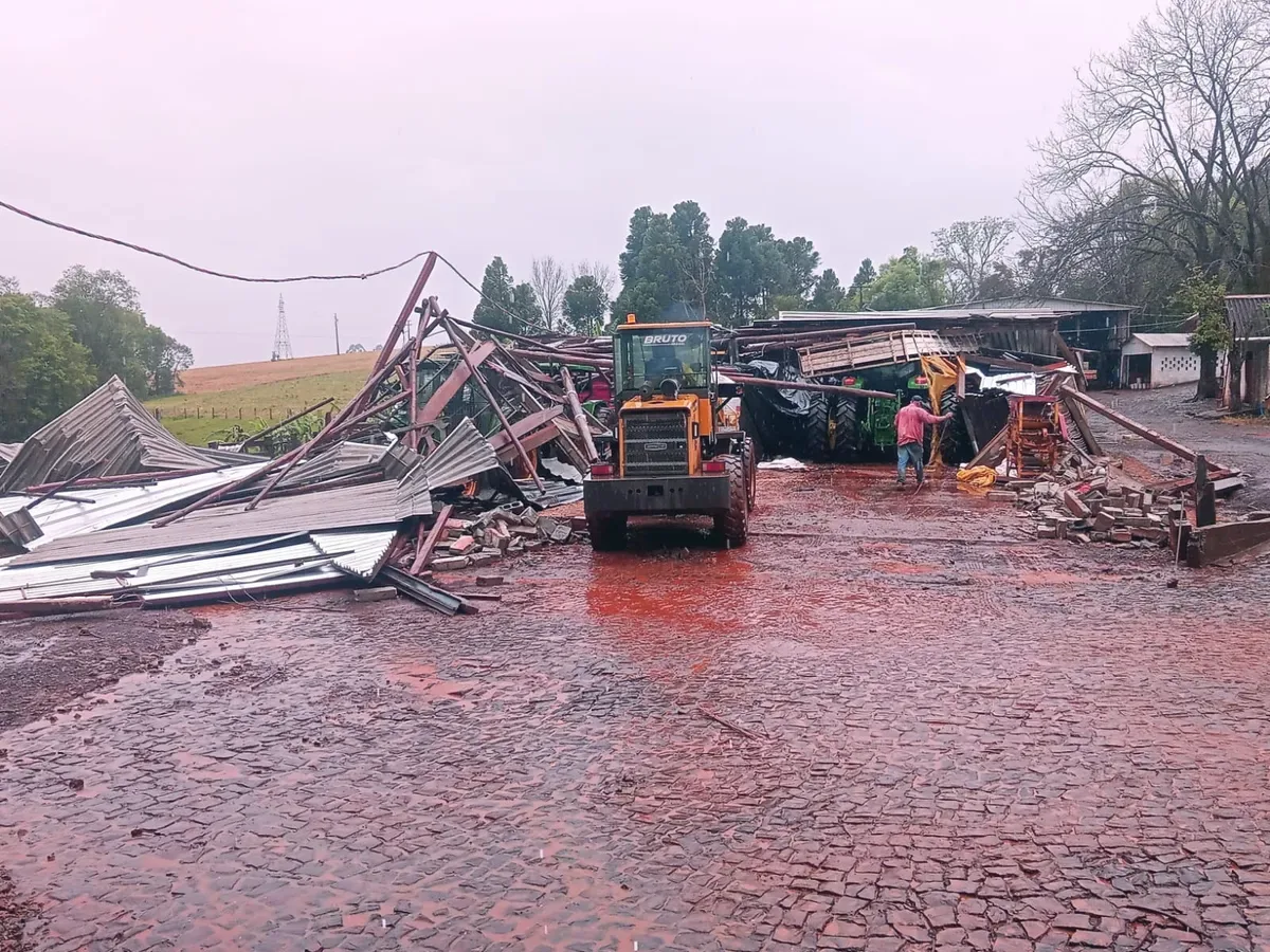 Tornados provocam danos em propriedades rurais e afetam 266 pessoas no Paraná