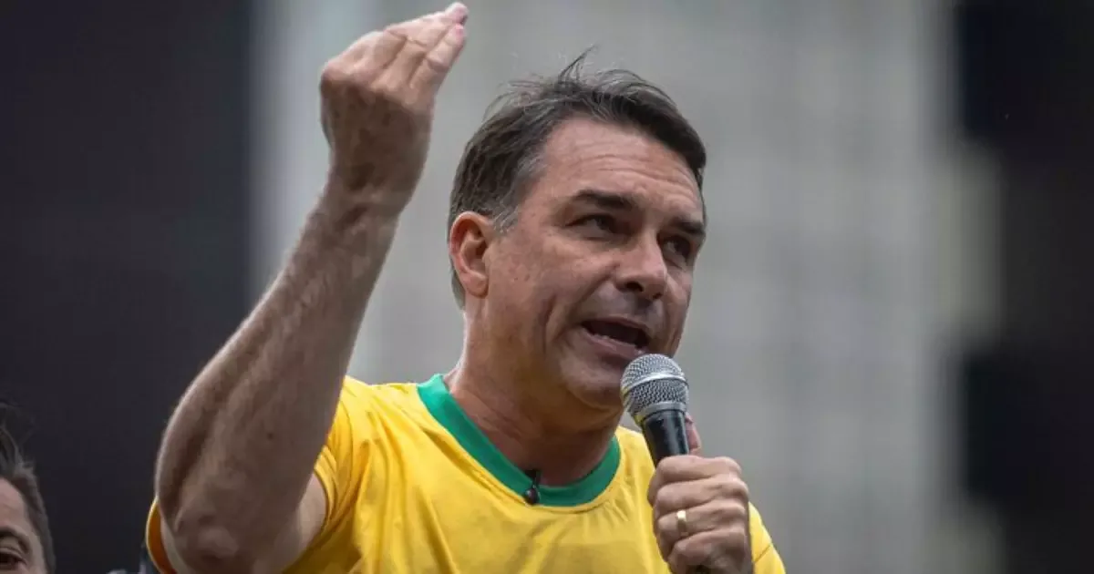 PF apura repasses ligados ao filme sobre Jair Bolsonaro, diz campanha de Flávio
