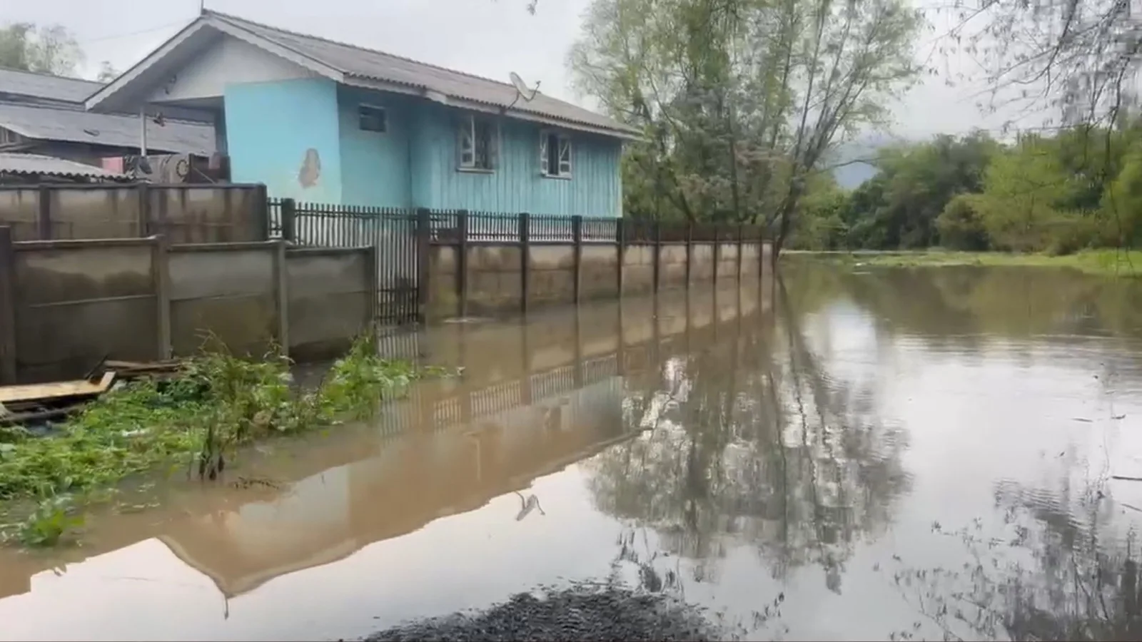 Chuvas em quatro dias superam média mensal em cidades do Paraná