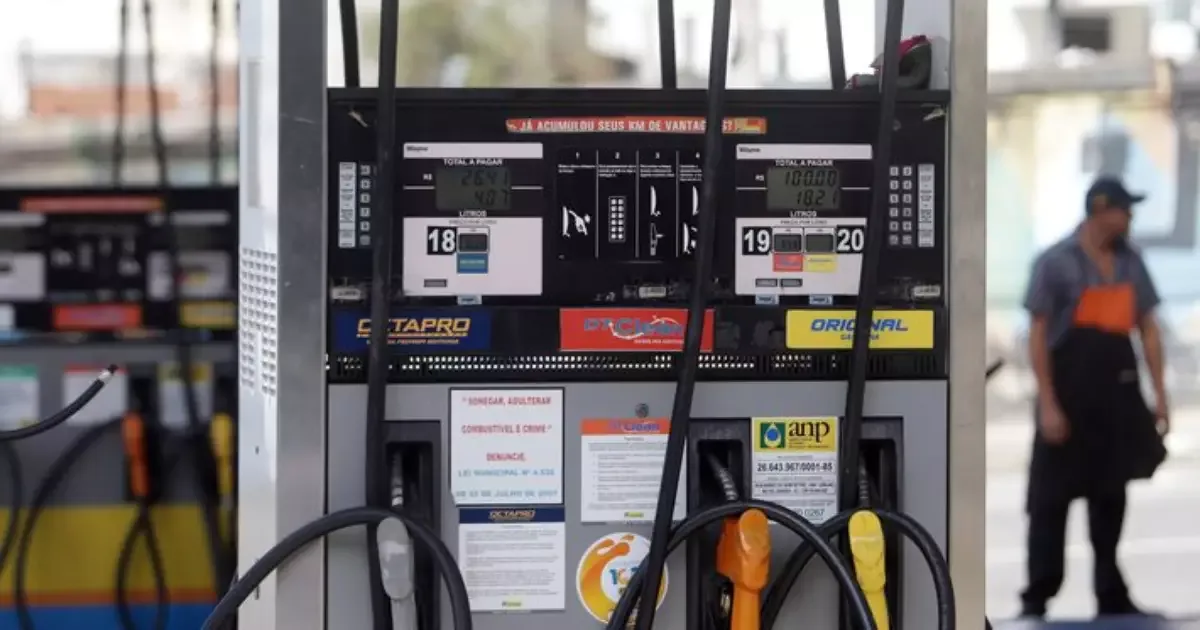 Petrobras cancela alta e fixa gasolina para distribuidoras em R$ 3,05