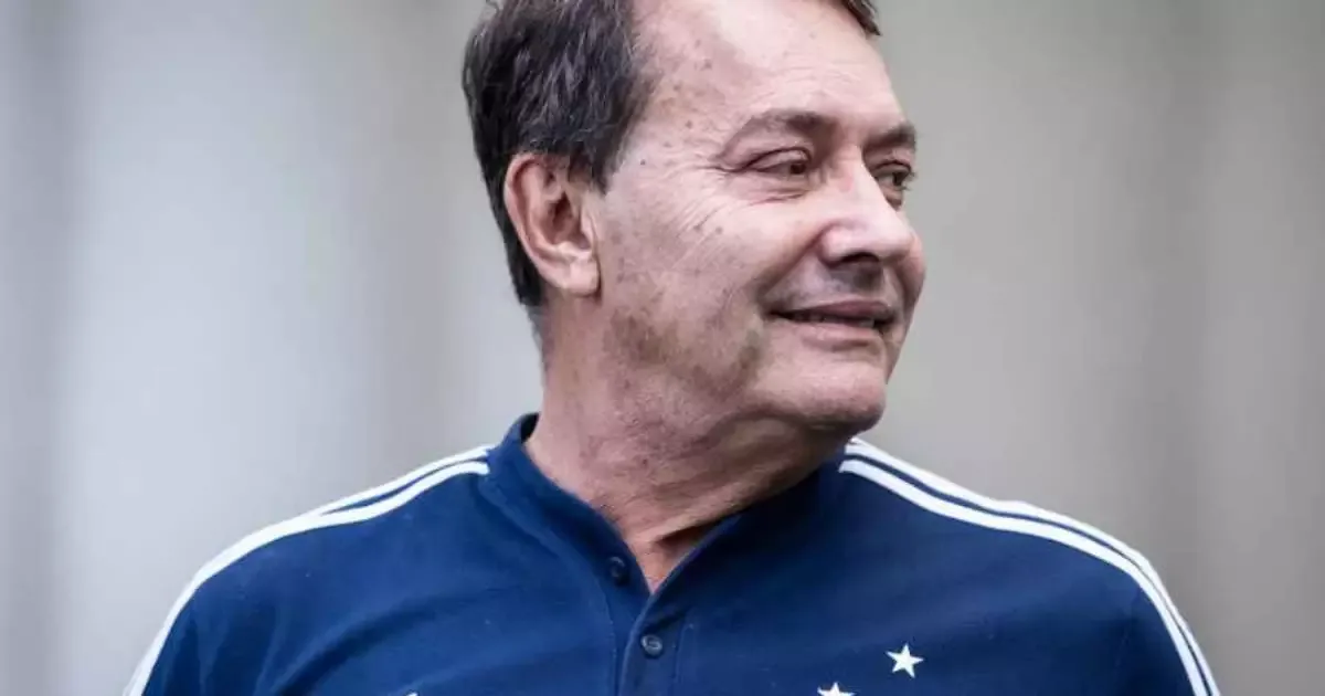 Torcida do Cruzeiro protesta contra dono da SAF e jogadores no Mineirão
