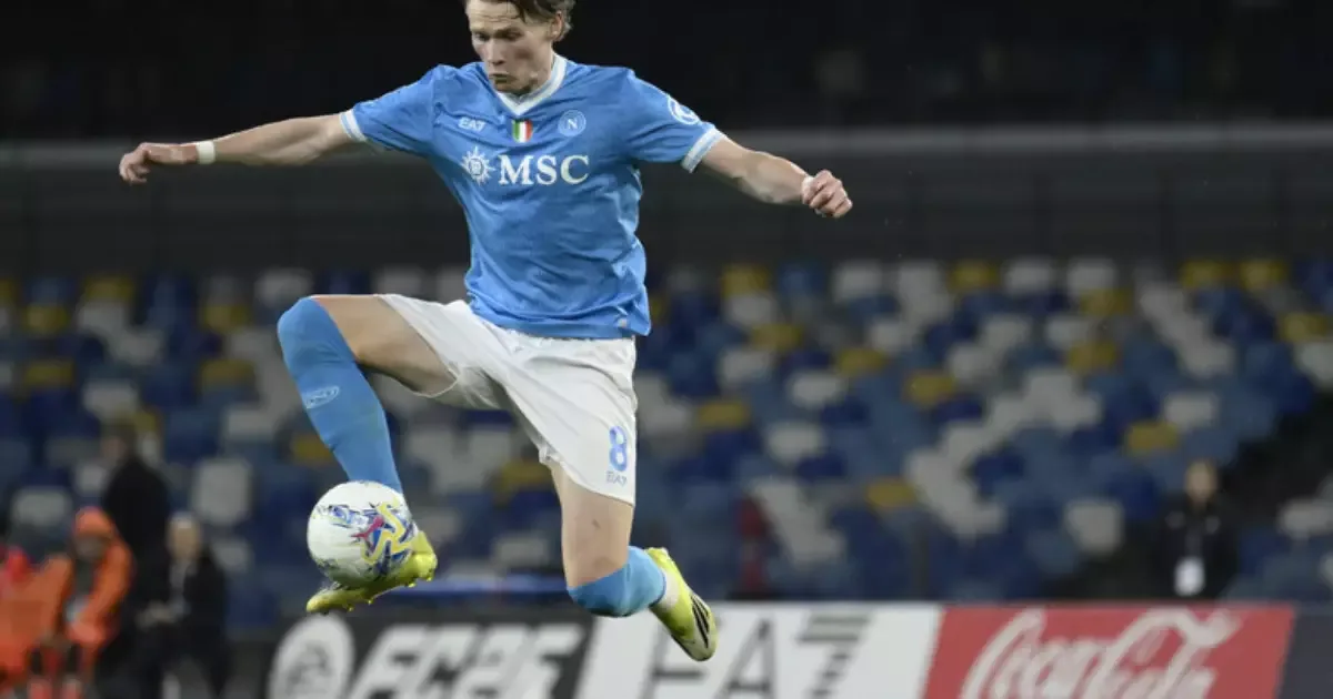 Scott McTominay retorna aos treinos do Napoli após cirurgia cardíaca