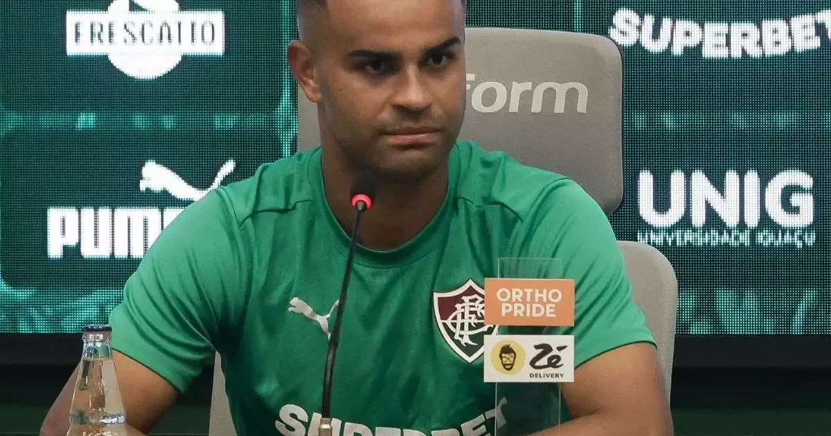 Alisson segue fora dos planos do Fluminense após chegada de Marcão