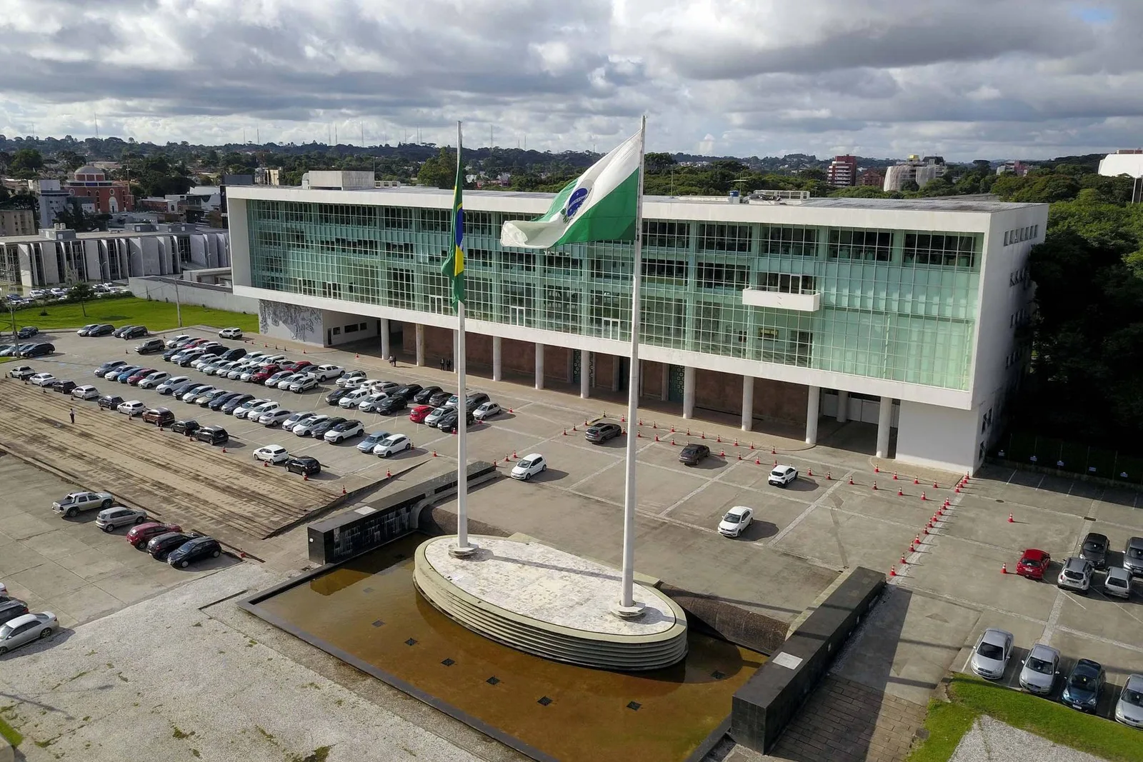 Candidatos ao governo do Paraná fazem campanha em Morretes e Curitiba