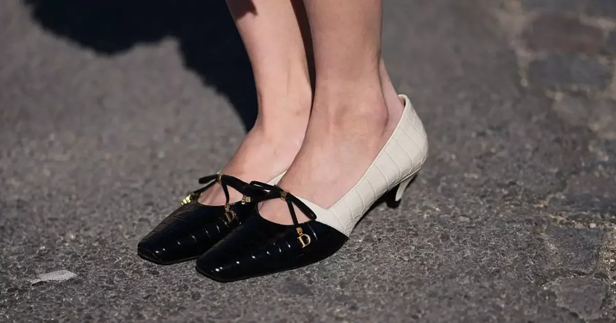 Sapato bicolor retorna em versões atuais e combina com looks casuais