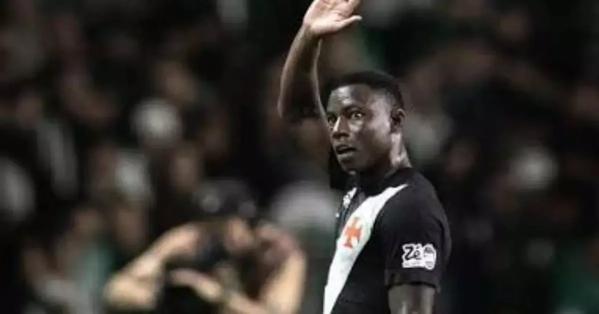 Hinestroza aponta falta de capricho após empate do Vasco com o Santa Fe