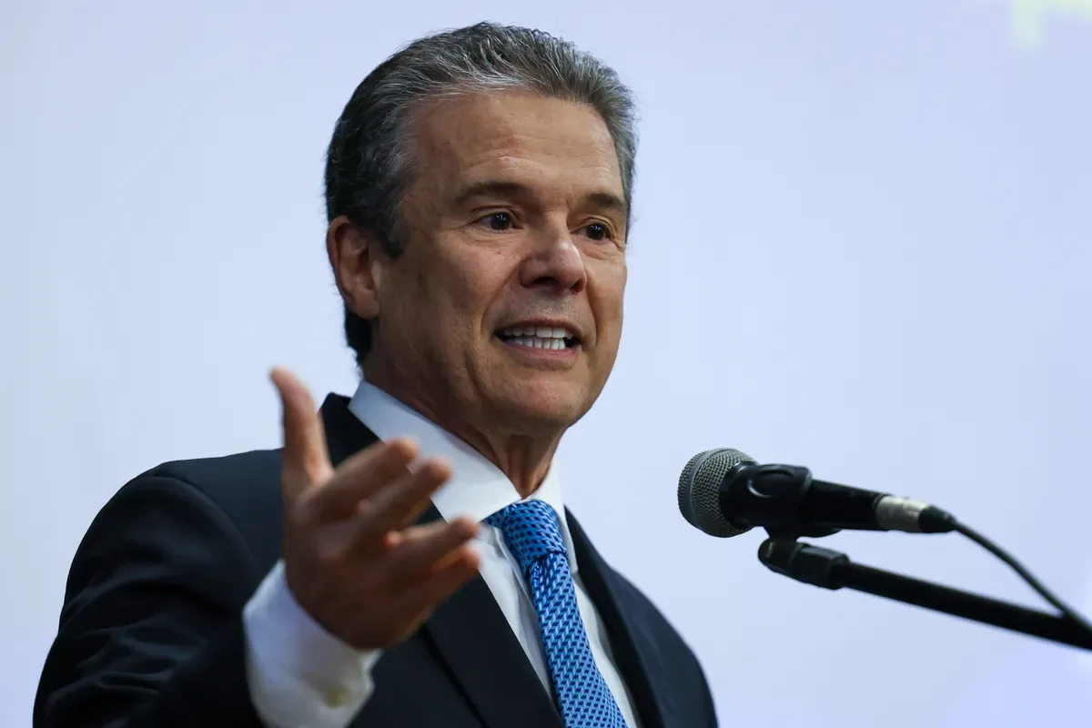Ministro prevê oferta de fertilizantes garantida na safra 2026/27