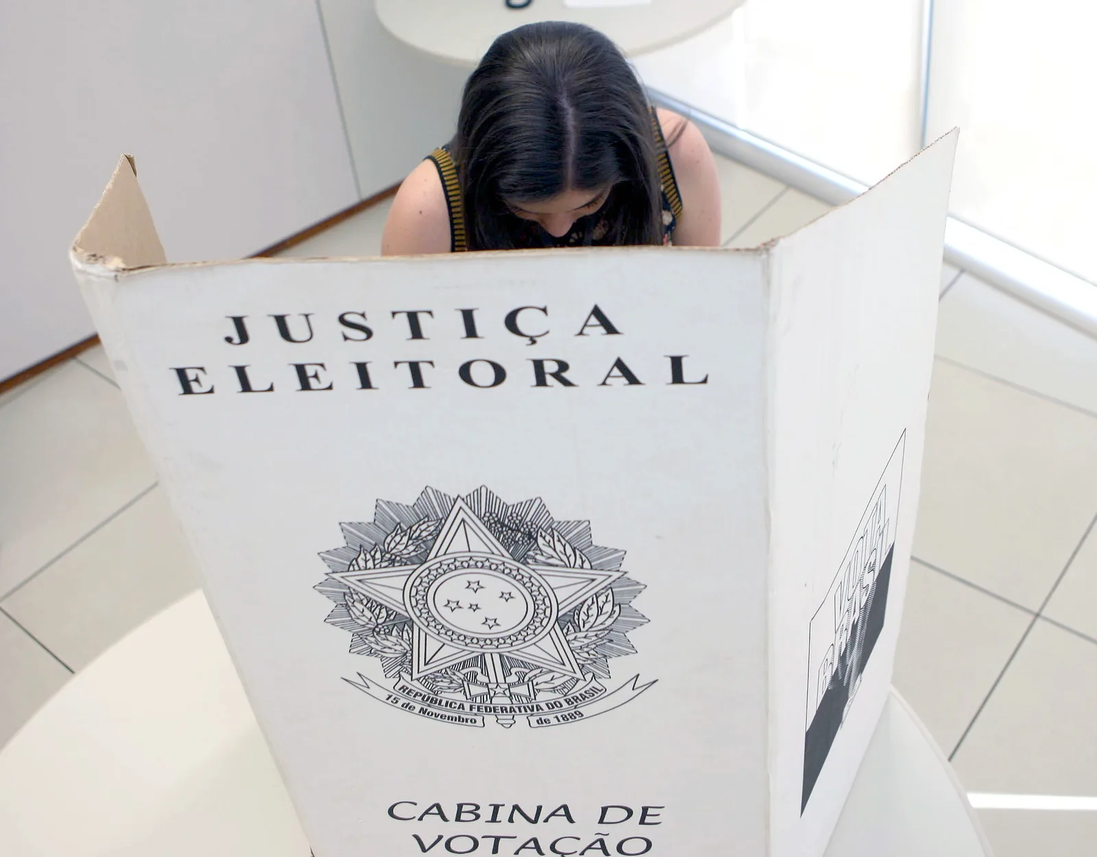 Mulheres são maioria do eleitorado e aparecem em propostas ao governo do Paraná