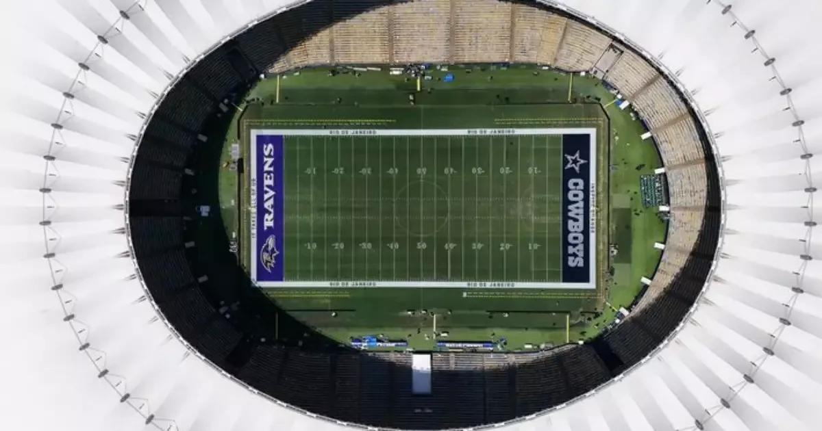 Maracanã prepara gramado para estreia da NFL no Rio de Janeiro