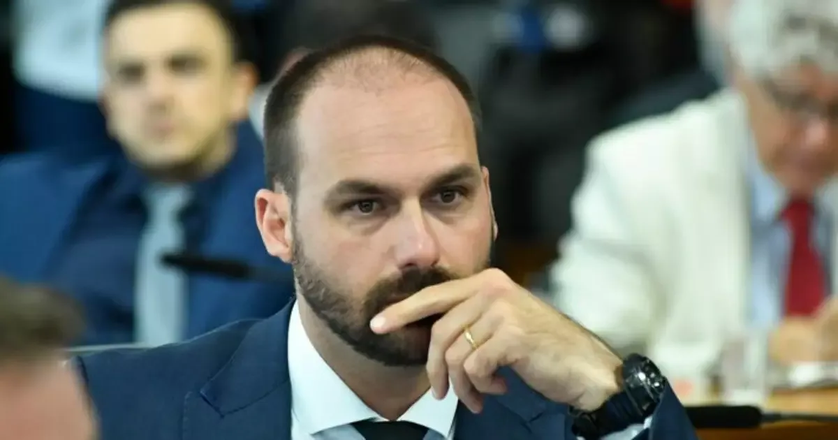 Moraes propõe rejeitar recurso e preservar pena de Eduardo Bolsonaro